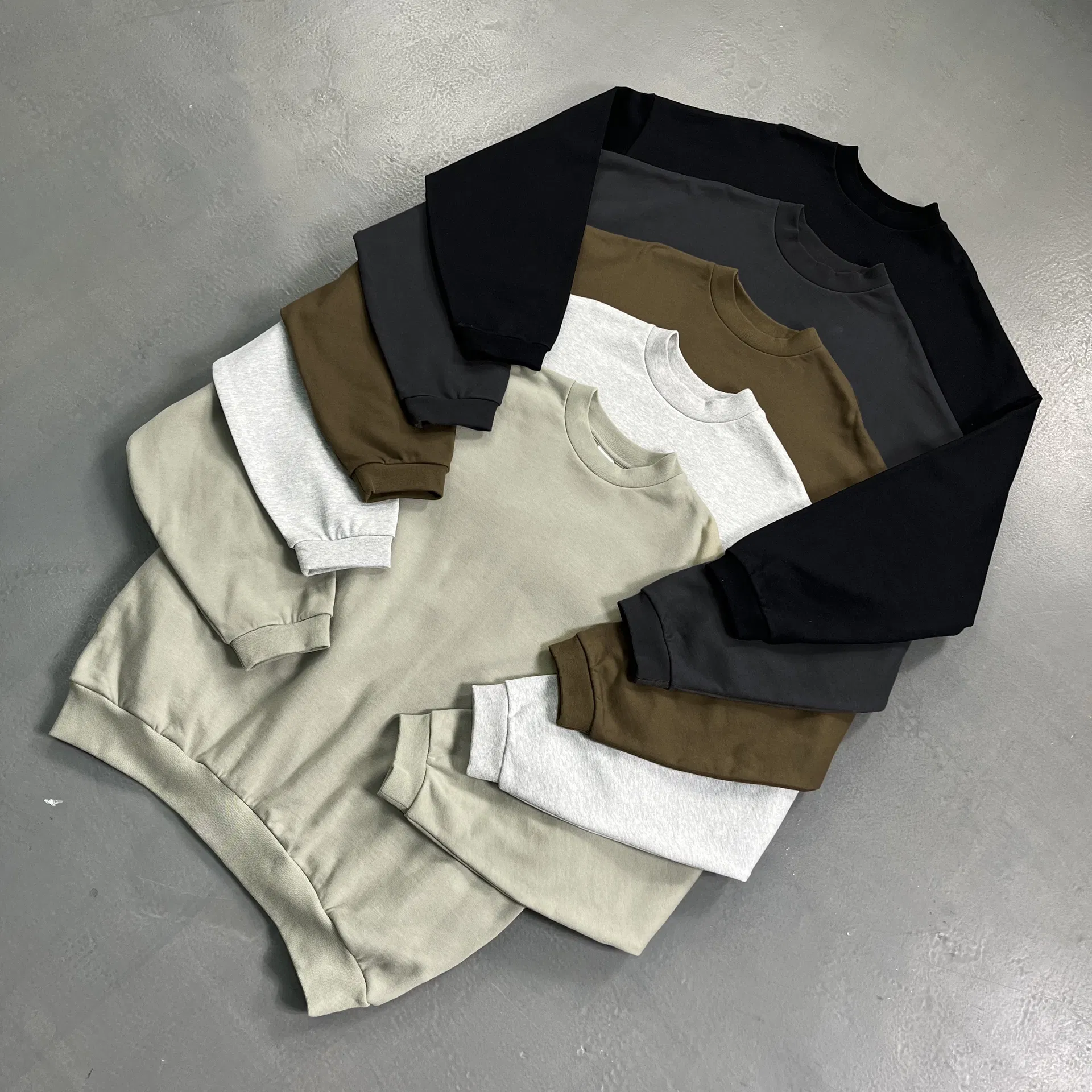 Thermal Retention Cotton Crew Sweatshirt Custom Logo for Streetwear Brand Bulk Purchase